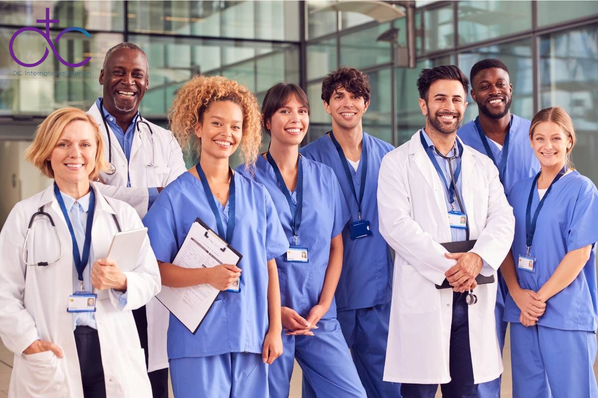 So sánh đi Nhật điều dưỡng hay hộ lý 