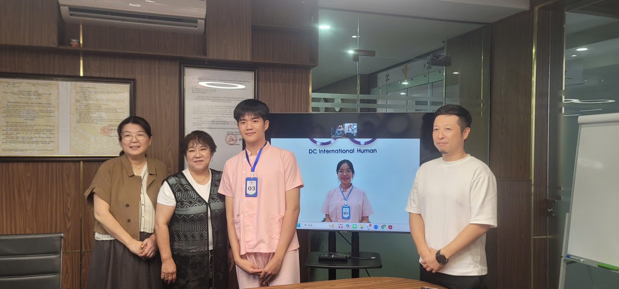 Học viên phỏng vấn trực tiếp với đối tác Nhật Bản