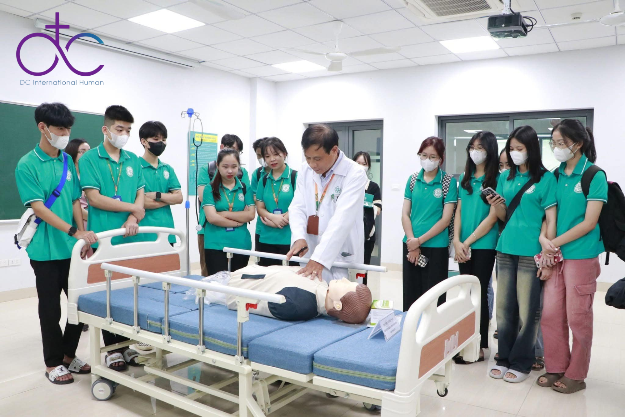  Huấn luyện kỹ năng điều dưỡng chuyên sâu theo tiêu chuẩn khắt khe của Nhật Bản