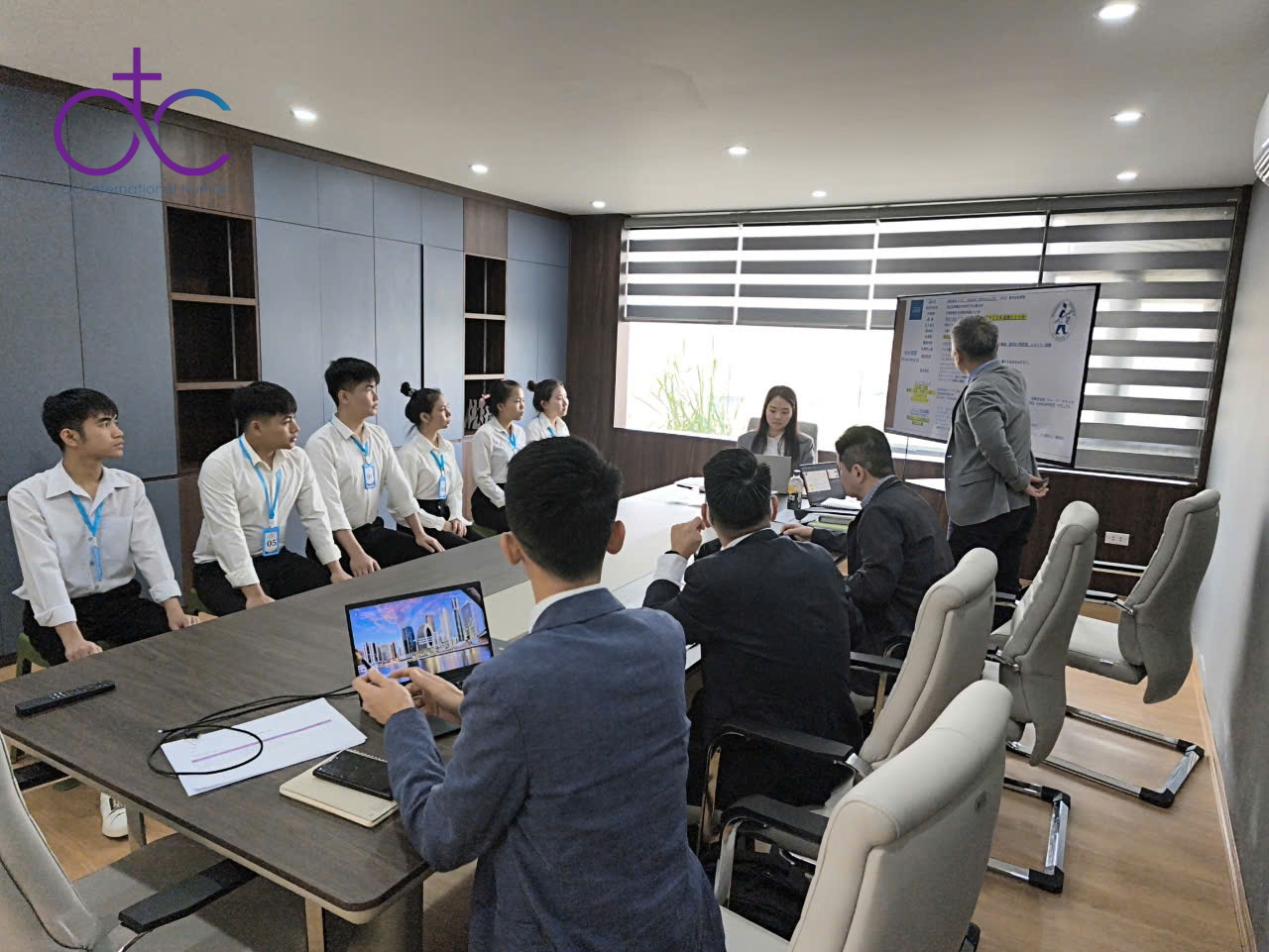 Phỏng vấn trực tiếp với Giám đốc phía Nhật Bản để đi điều dưỡng nhật bản