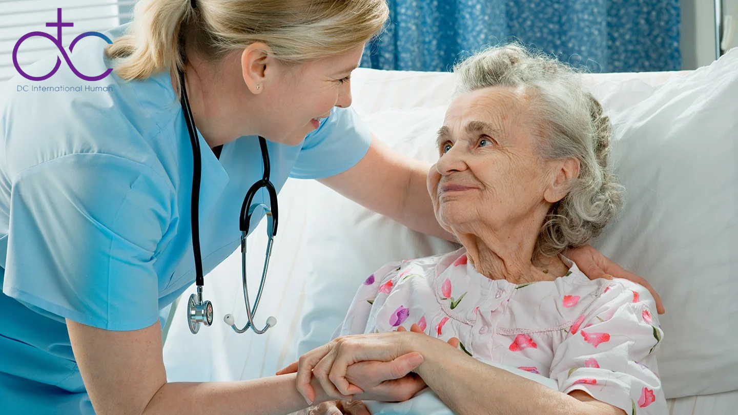 Học viên ngành điều dưỡng Tokutei thực hành kỹ năng chăm sóc người cao tuổi theo tiêu chuẩn Nhật Bản tại DC Human