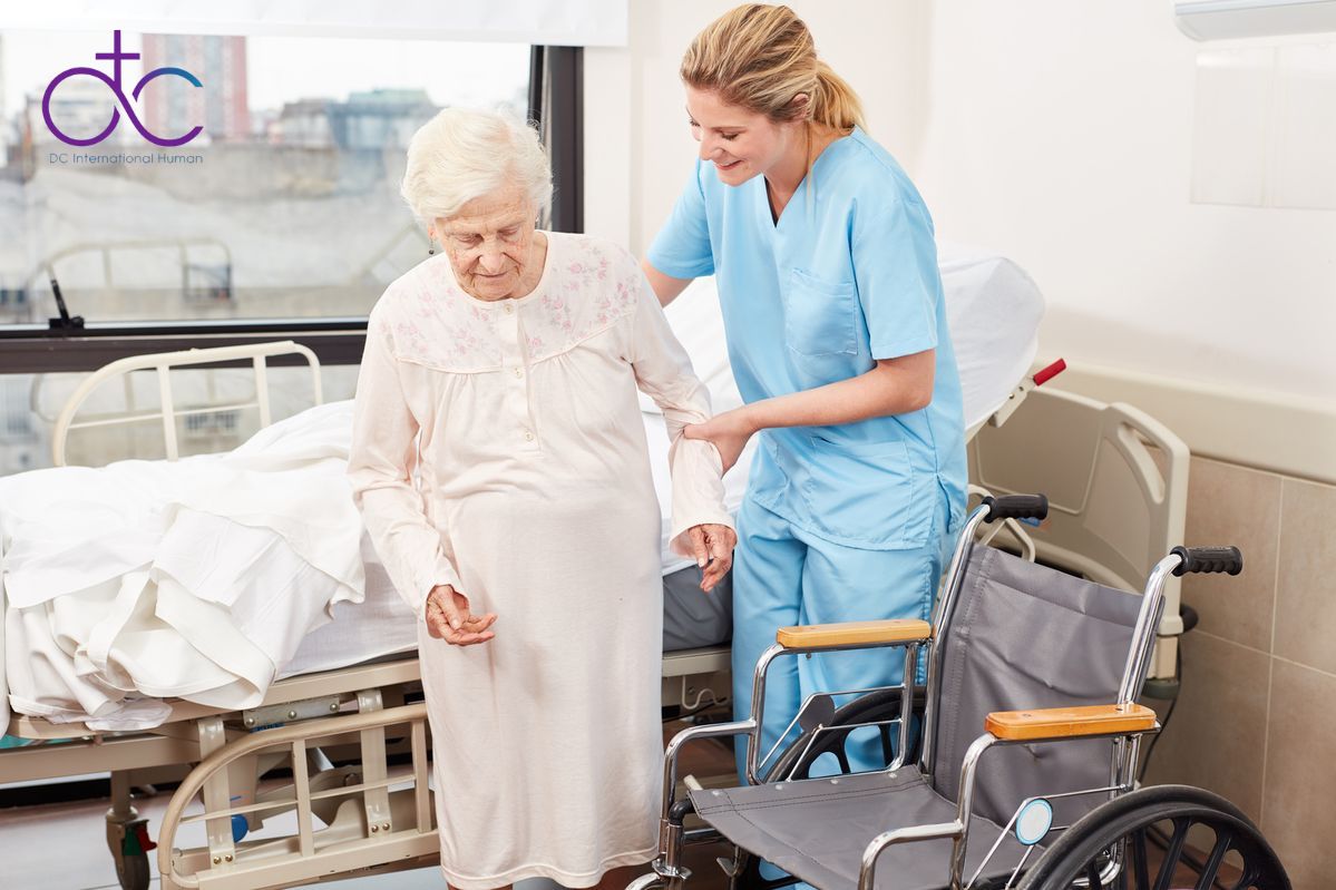 Công việc cụ thể của một Tokutei điều dưỡng là hỗ trợ sinh hoạt và chăm sốc thân thể