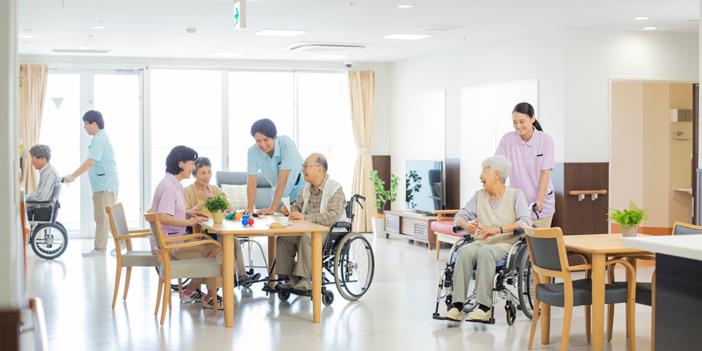 Công việc hộ lý hỗ trợ đời sống và tinh thần cho các cụ 